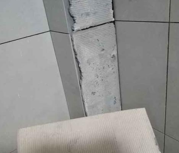 开封市瓷砖空鼓维修公司分享下厨房瓷砖脱落的补救措施。